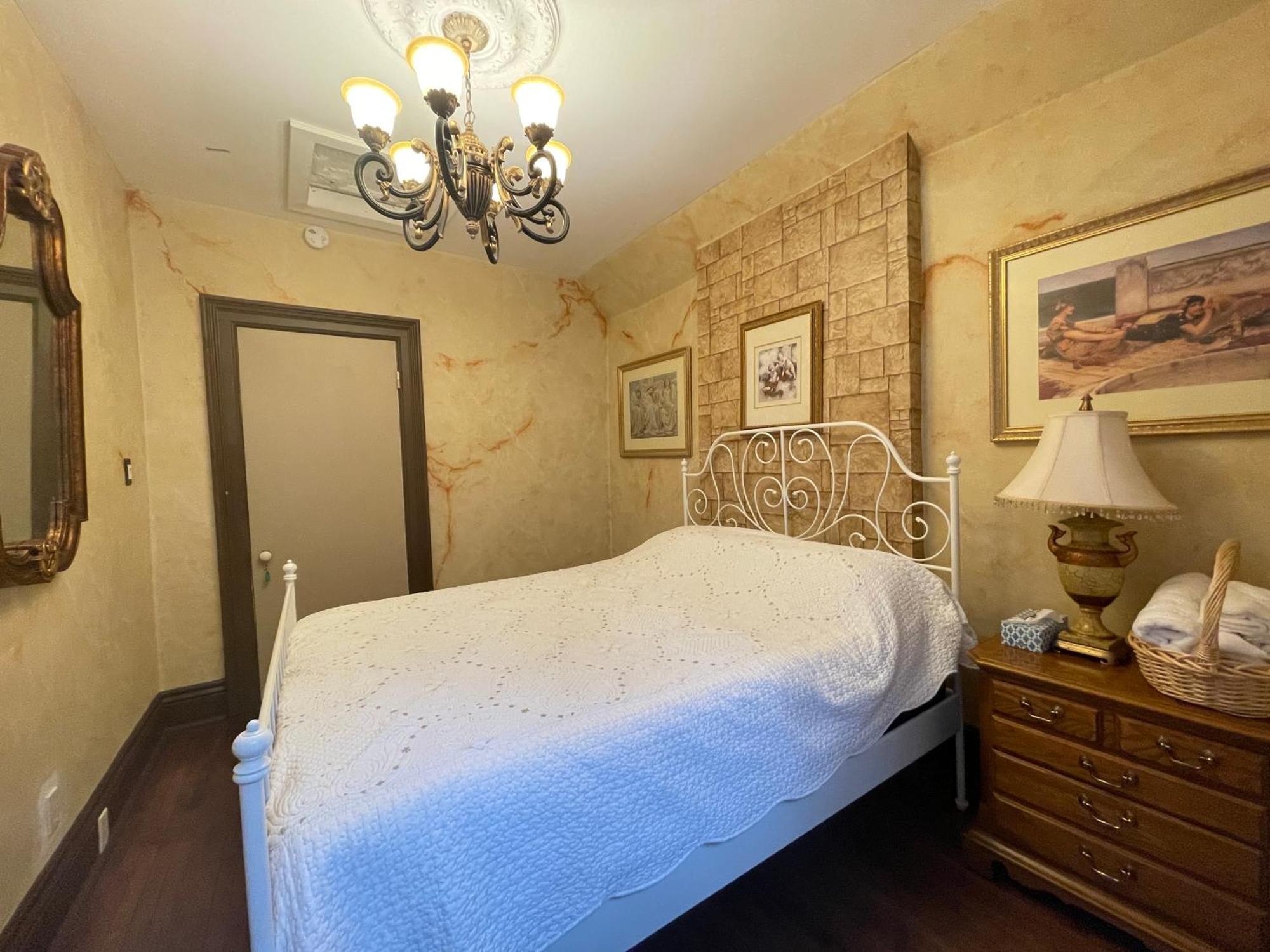 The Red Star C Homestay Niagara Falls